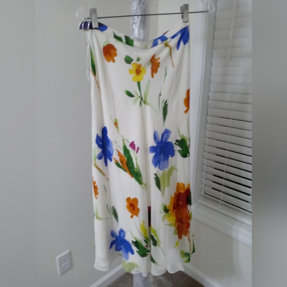 Designer 2 Piece 100% Top Size 6 Silk elegant floral print skirt size 4 CHETTA B - Picture 2 of 2